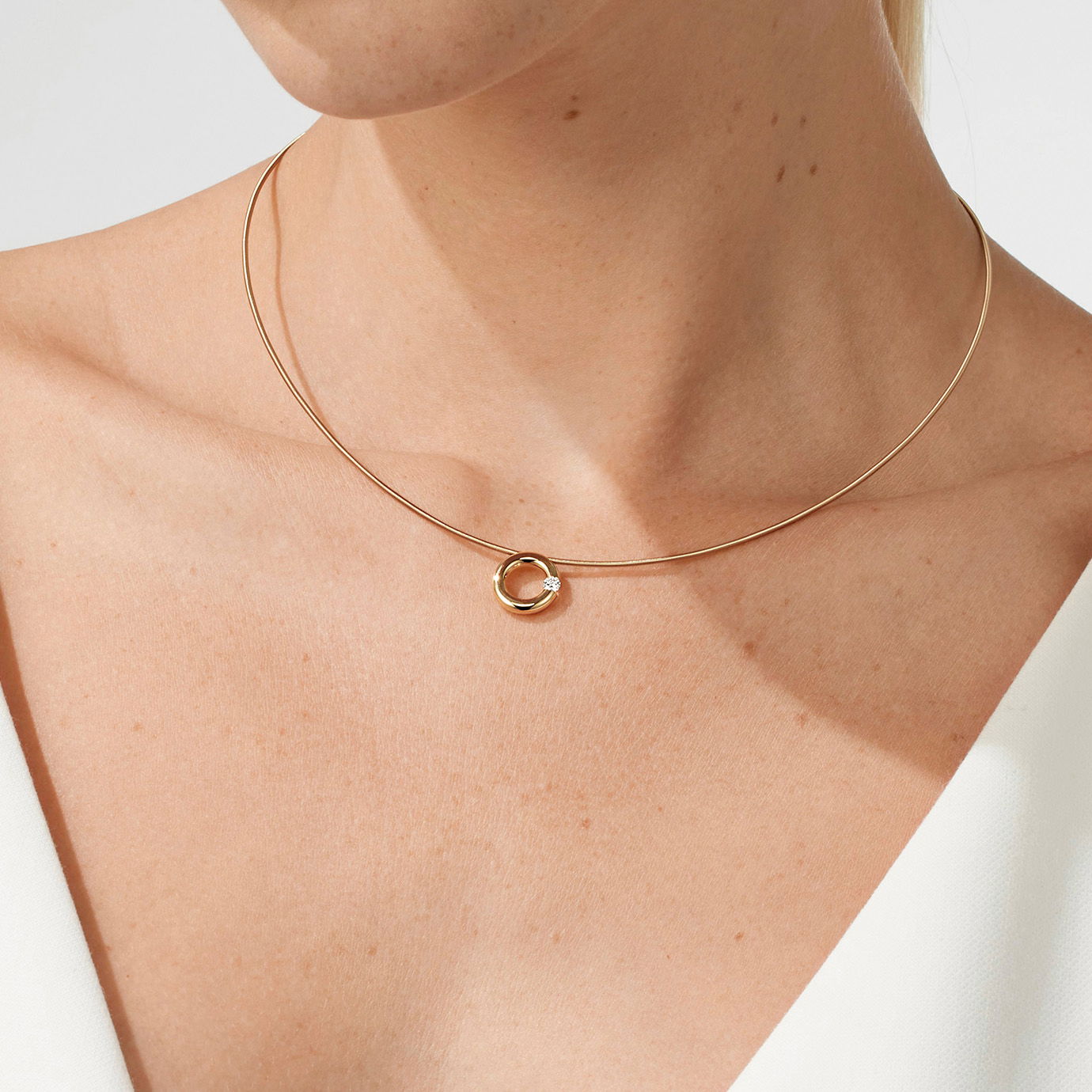 WEAR YOUR NIESSING SPANNRING® CLOSE TO YOUR HEART!